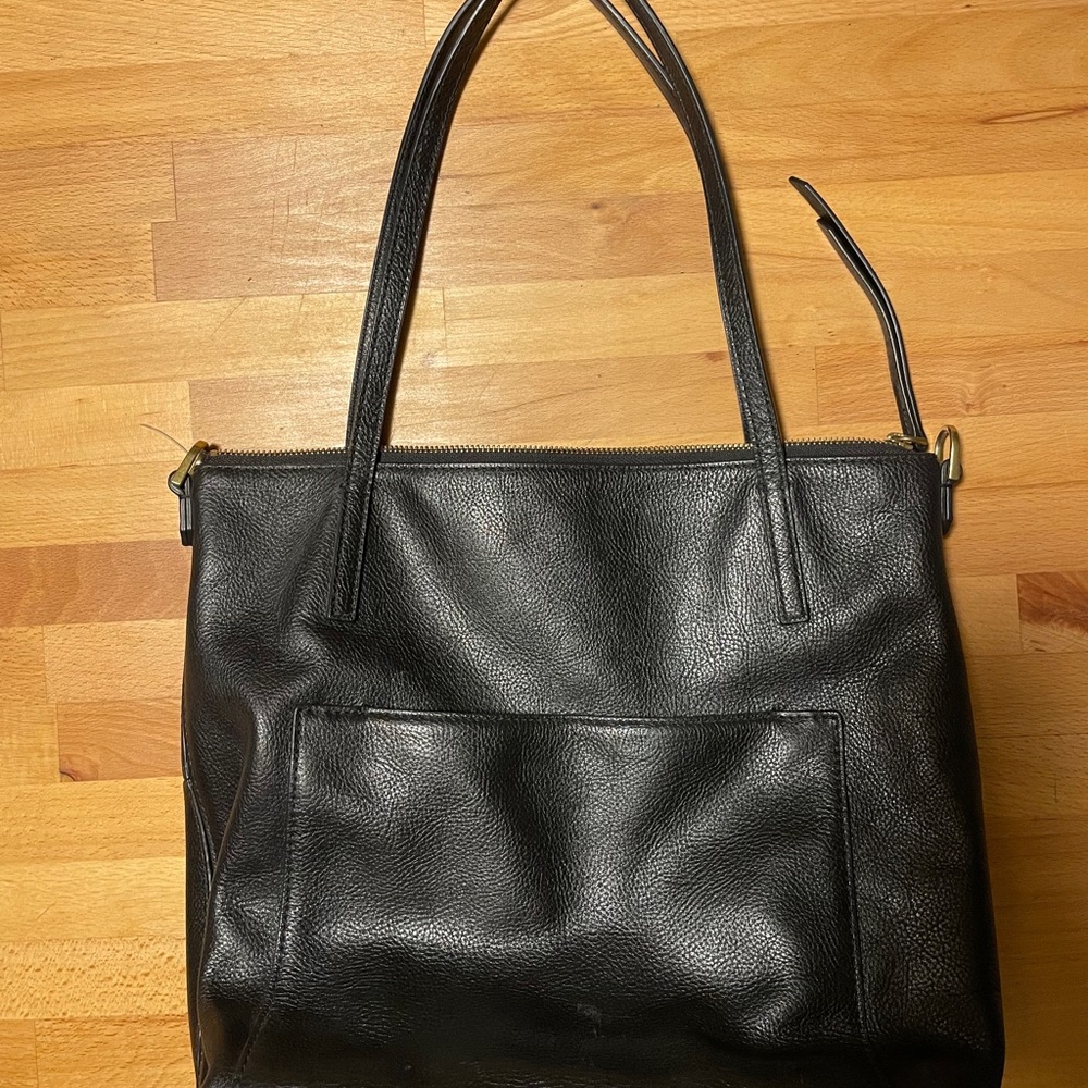 Fossil Black Shoulder Bag with Timeless Design - Picture 2 of 13